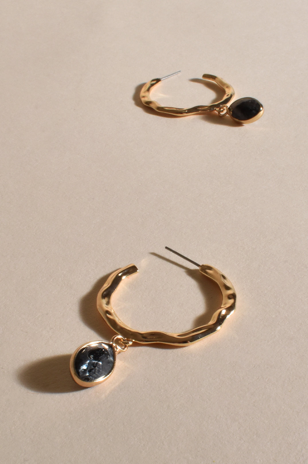Beaten Metal Mini Stone Drop Earrings - Black/Gold
